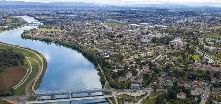 Décines-Charpieu  (69150)